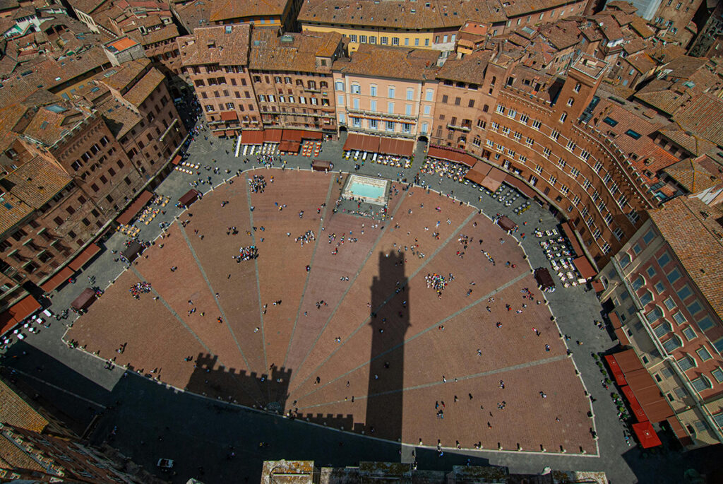 Siena Piazza del Campo dove si svolge il Palio di Siena